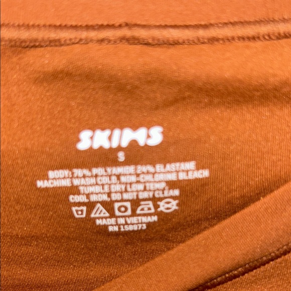SKIMS Rust Short Sleeve Bodysuit NWOT - Picture 3 of 4